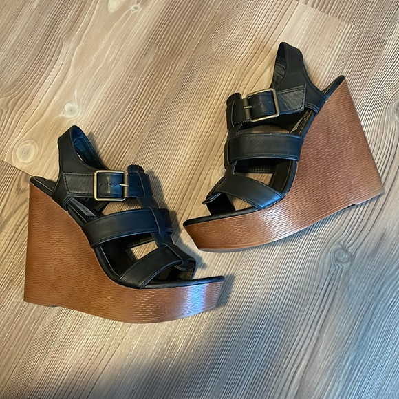 Steve Madden Black Wedge Sandal - Picture 2 of 2